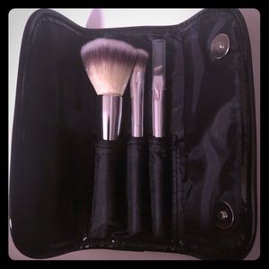 It cosmetics travel size brushes
